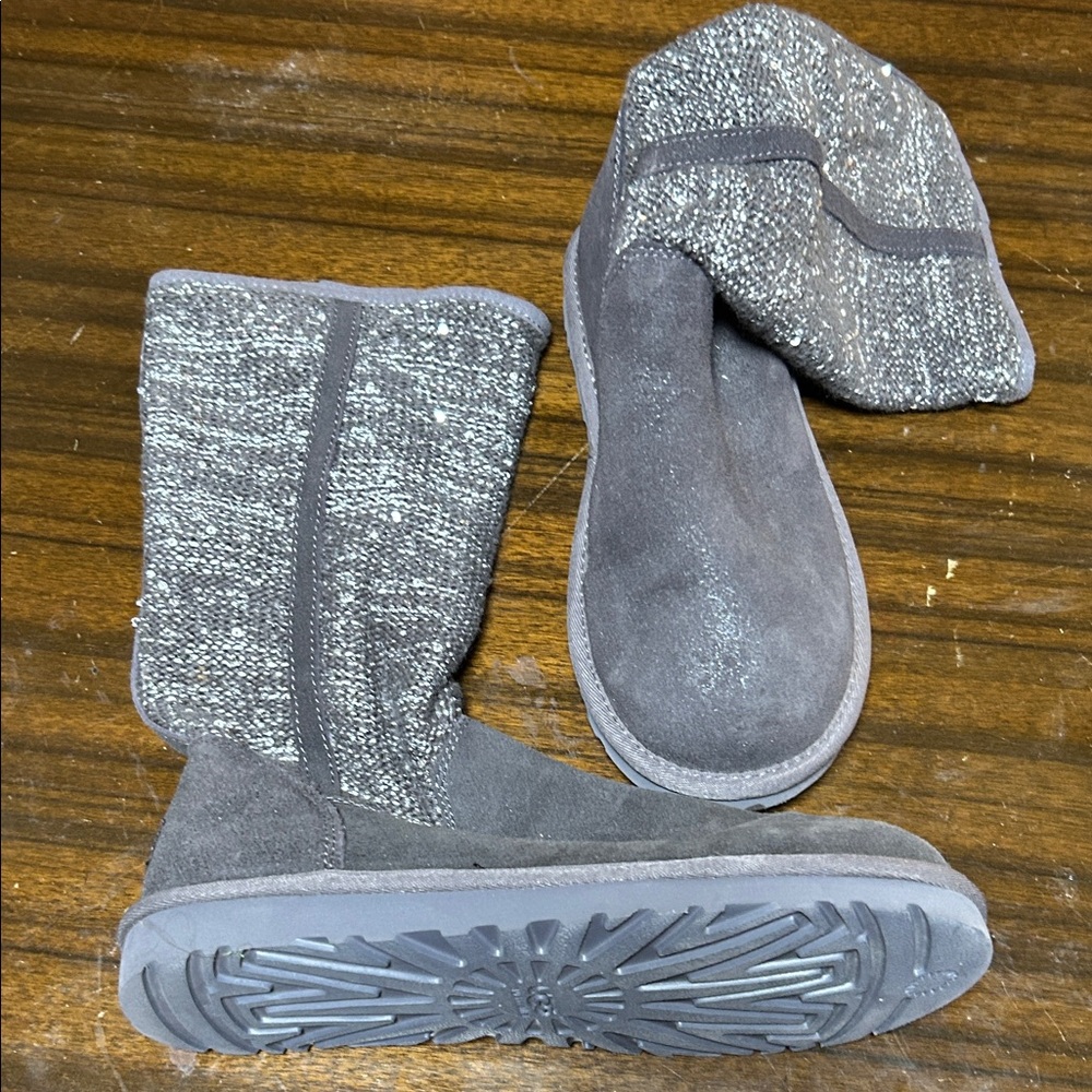 Size 8 sequin grey Ugg boots. Like new.